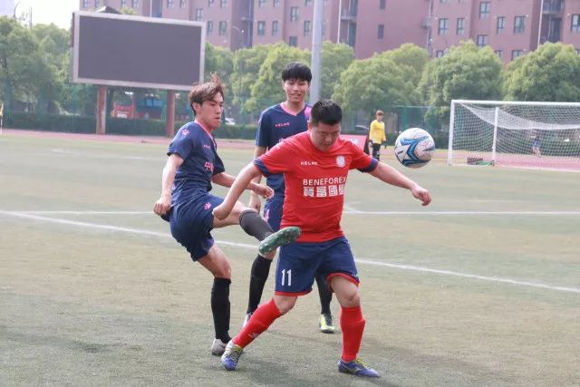 约基奇42+16掘金险胜马刺 骑士送爵士10连败